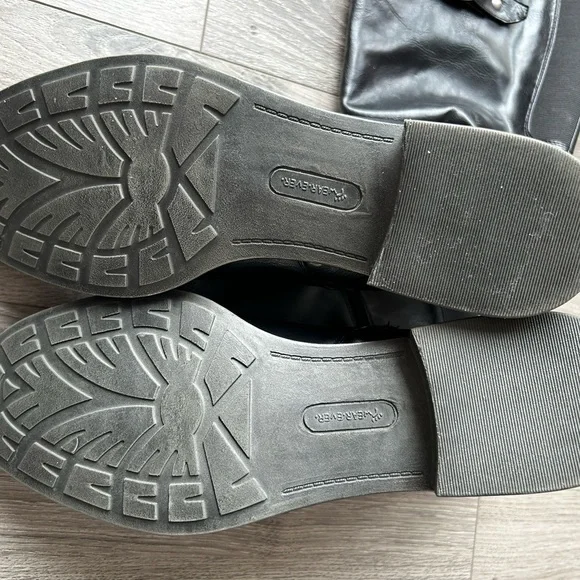 Women’s Black Boots - Picture 3 of 5